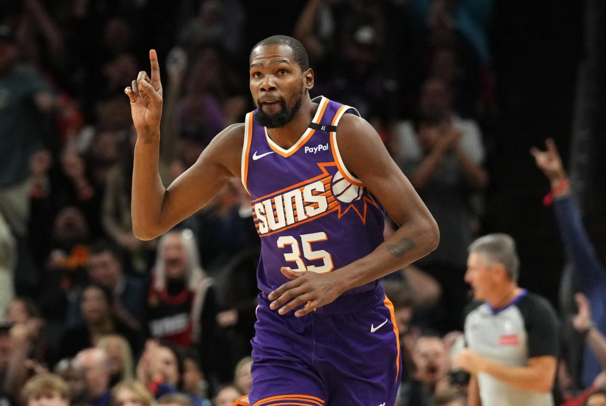 kaiyun-比赛规则变更首场状态出色，勇士观众沸腾！，杜兰特重返赛场上演精彩一战(足球竞赛规则完整版ppt)