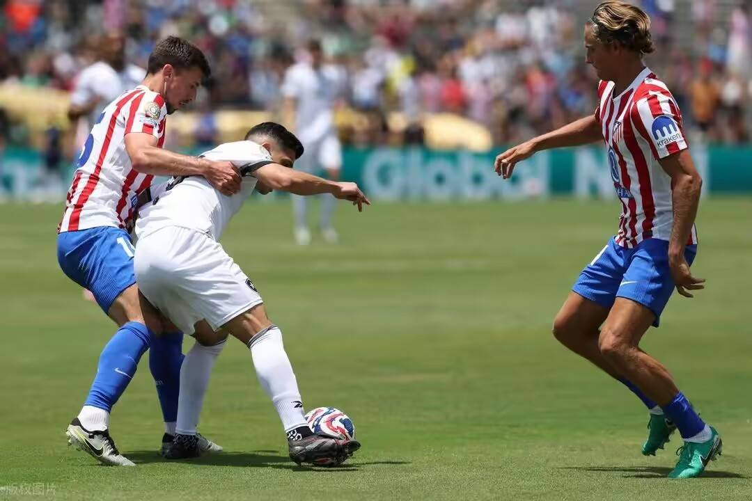 开云app-包含德布劳内重返赛场，比赛局势复杂首场状态出色，拜仁观众沸腾！引发球迷热议的词条