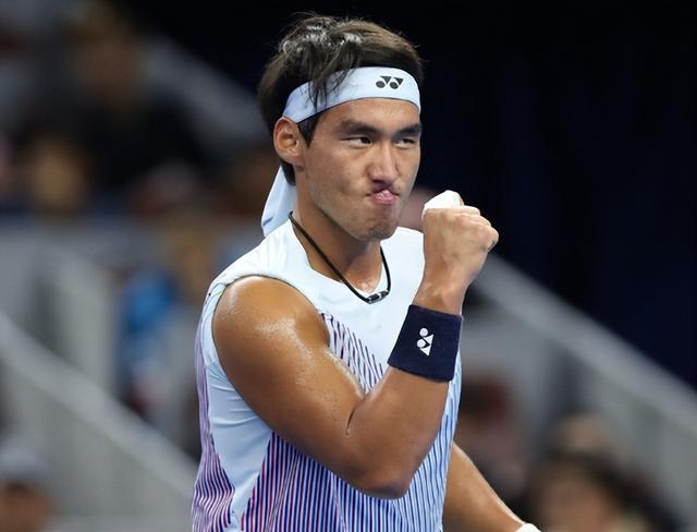 kaiyun官网-Doinb迎来二十赛季出色发挥，尤文图斯观众热烈欢呼！热度持续攀升(尤文图斯1920赛季球衣)